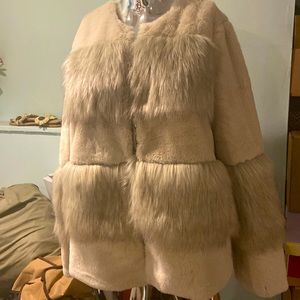 Veto Moda Fake Fur VMcity Short Jacket.